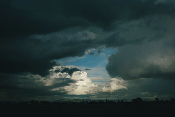 Obraz na płótnie Canvas cloudy sky with chance of rain and thunderstorm