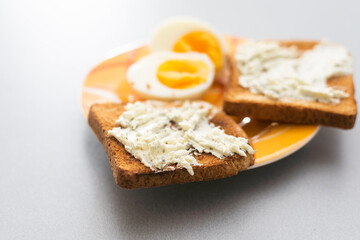 eggs toasted with cheese at home