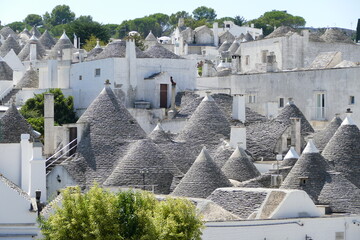 Alberobello, con le sue tipiche costruzioni a forma conica, i trulli. Sud Italia