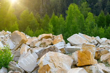 Many scattered stones at the foot of the cliff