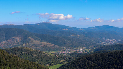 Fototapeta na wymiar Vosges - Alsace - Vue sur la vallée de la Thur