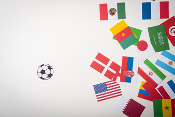Fototapeta premium balón de fútbol y Banderas equipos de fútbol del mundial Qatar 2022 