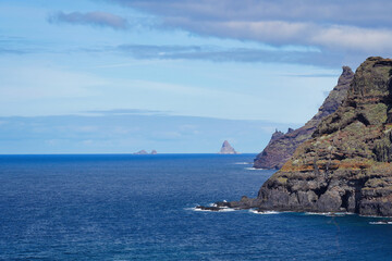 Fototapeta na wymiar Küste am Atlantik mit Felsen