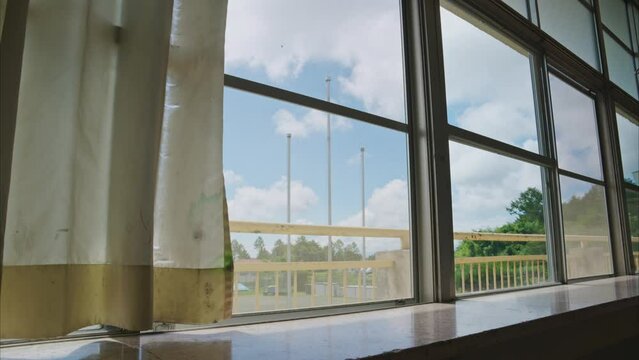 学校の教室から見える空