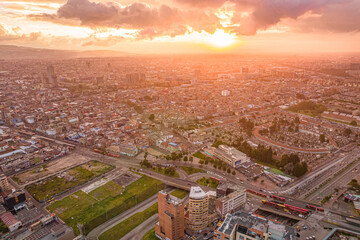 Paisaje urbano de la ciudad de Bogotá, Colombia, ubicada en sur américa.