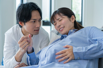 お腹の異常・陣痛を訴える日本人女性