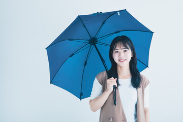 傘をさした女性　umbrella