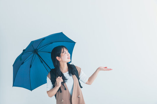 傘をさした女性　umbrella