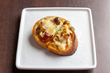 バケットピッツァ（きのこカレー）