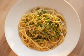 Spaghetti alle vongole, White wine clam sauce