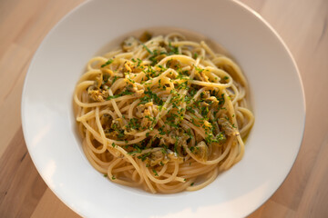 Spaghetti alle vongole, White wine clam sauce