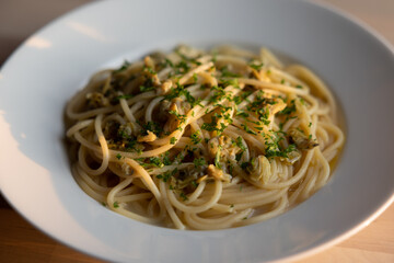 Spaghetti alle vongole, White wine clam sauce