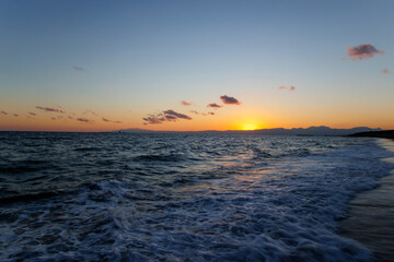 夕日が沈む湘南の海