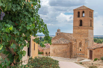 Fototapeta na wymiar Church of San Miguel in San Esteban de Gormaz (Soria, Spain)