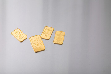 金　gold bullion	