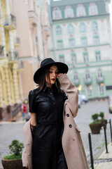 Obraz premium very beautiful girl in the city