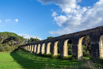 Acueducto Pegões (siglo XVII). Fue construido para abastecer de agua al cercano Convento de Cristo...