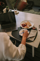 Business woman having breakfast