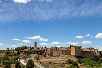 Fototapeta na wymiar Vista de la villa medieval de Pedraza. Segovia, Castilla y León, España.