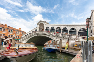 Fototapeta na wymiar Scenic view of Canal Grande and the Rialto Bridge with gondolas and vaporetto