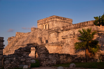 Fototapeta premium Ruins of mayan city Tulum at sunrise