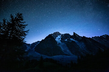 Fototapeta na wymiar mont blanc at night