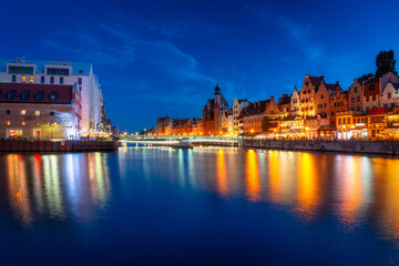 Naklejka premium Beautiful architecture of Gdansk city reflected in the Motlawa river at dusk, Poland