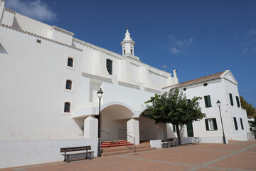 Iglesia de Sant Lluís en Menorca. Iglesia blanca del pueblo de San luis, en el interior de la sila...
