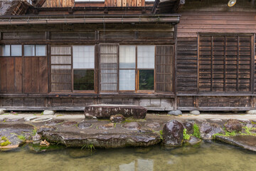 白川郷　合掌造り　茅葺き　小民家　障子　室内　板　世界文化遺産　飛騨高山　板壁　晩夏 © iwasaki