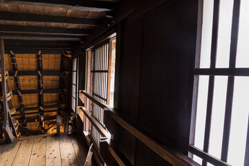 白川郷　合掌造り　茅葺き　小民家　障子　室内　板　世界文化遺産　飛騨高山　板壁　晩夏