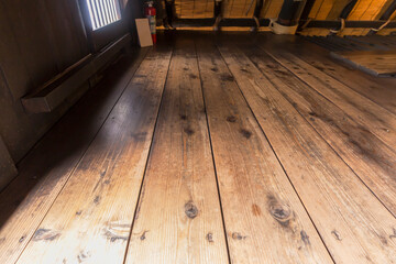 白川郷　合掌造り　茅葺き　小民家　障子　室内　板　世界文化遺産　飛騨高山　板壁　晩夏