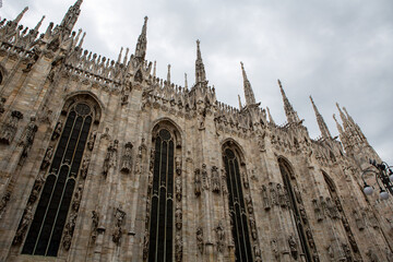 Duomo exterior side low angle Milan Italie