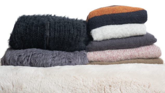 Pullover aus Alpaka, Angora und Mohair Wolle als Freisteller png auf Transparenten Hintergrund freigestellt