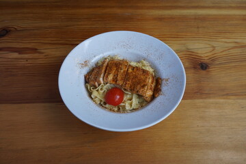 Pasta with chicken in tomato and curry sauce