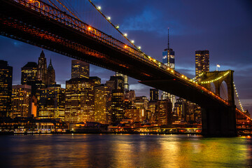 Obraz na płótnie Canvas city bridge at night