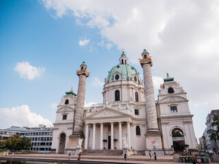Fototapeta na wymiar Karlkirche in Vienna