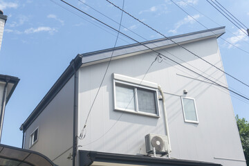 片流れ屋根　戸建て住宅　破風板