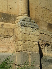 Romanesque church of San Nicolas. (12th century). Detail of column over a buttress in the main apse.
Historic city of Segovia. Spain.
UNESCO World Heritage.