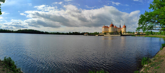 Fototapeta na wymiar beautiful castle of Moritzburg baroque on the lake. saxony, germany