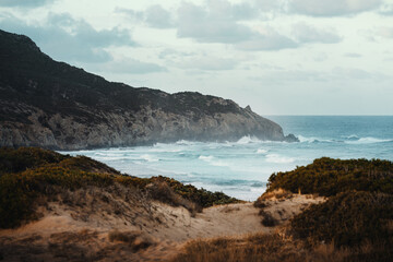 Ausblick über die Küste am Strand Spiaggia di Scivu auf Sardinien Italien