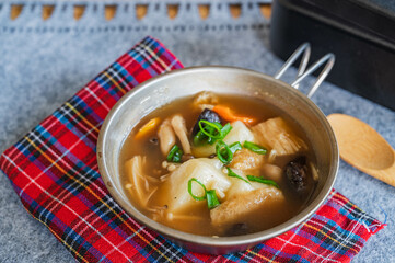 アウトドアで作るキノコのお雑煮