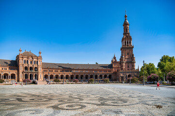 Fototapeta premium This is the magnificent Plaza de España in downtown Sevilla, Spain, showcasing its stunning architecture and vibrant tilework. 