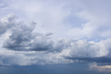Fototapeta na wymiar Nuvole, nuvole, nuvole