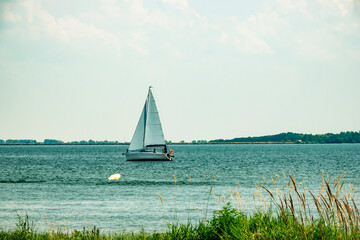 Fototapeta premium Sailing yacht on Lake Zemplinska Sirava in Slovakia