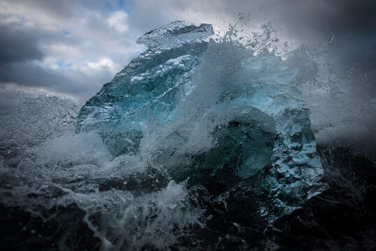 Water splashing in sea against sky