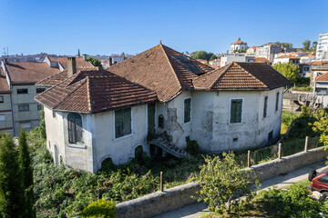 Fototapeta na wymiar An abandoned dilapidated house in the Vila Nova de Gaia district of Porto