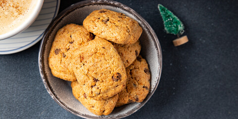christmas cookies chocolate drops, cinnamon, ginger new year sweet dessert sweet dessert home holiday atmosphere meal food snack on the table copy space food background rustic top view