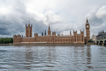 Fototapeta na wymiar The British Parliament, and the Big Bens clock at the Thames River in Westminster