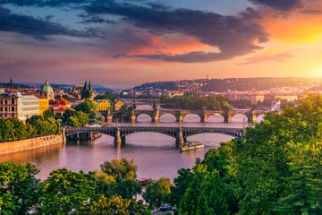 Papier Peint photo Prague Vue du coucher du soleil du pont Charles sur l& 39 architecture de la jetée de la vieille ville, le pont Charles sur la rivière Vltava à Prague, en Tchéquie. Vieille ville de Prague avec le pont Charles, Prague, République tchèque.