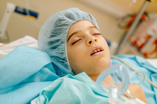 Sleeping child anesthesia effect after surgery at recovery room